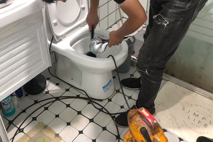 松柏镇疏通下水道