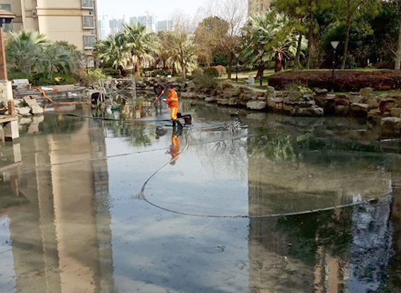 松柏镇景观池淤泥清理