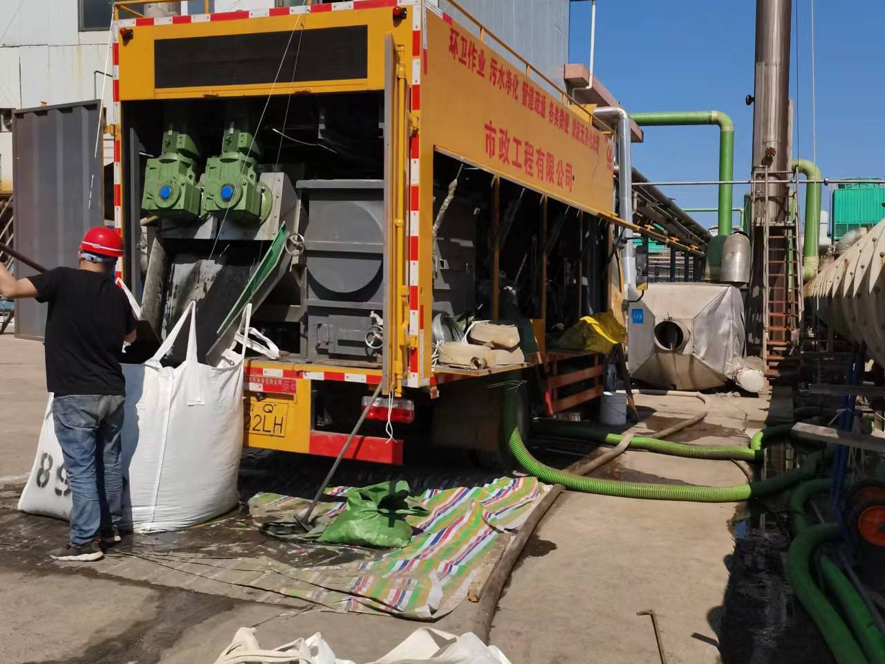 松柏镇淤泥压干处理